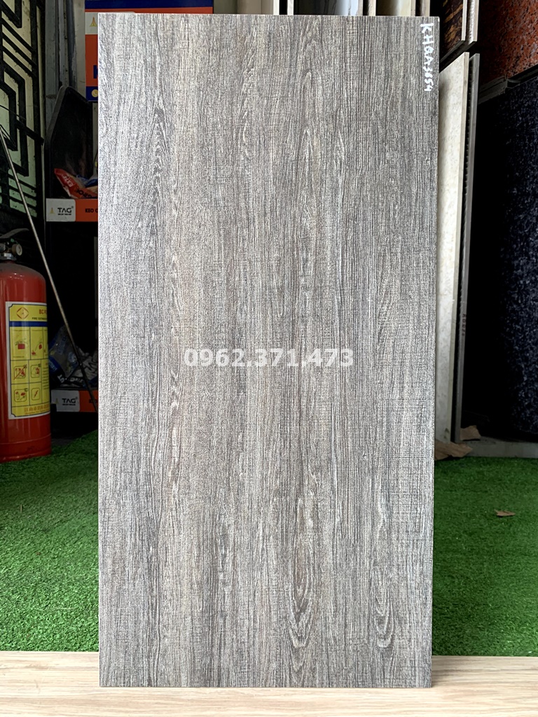 gạch đ&aacute; mờ 30x60 v&acirc;n gỗ ttc