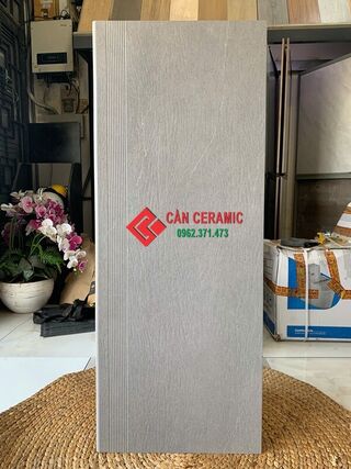 Gạch cầu thang vân gỗ màu xám 47x120cm