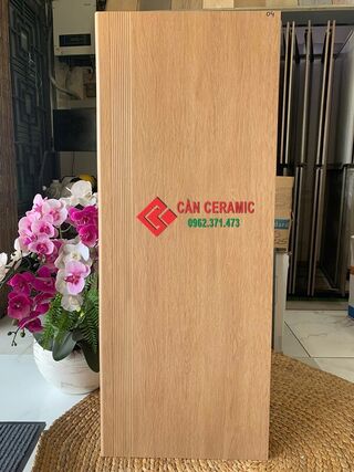 Gạch cầu thang vân gỗ màu vàng 47x120cm