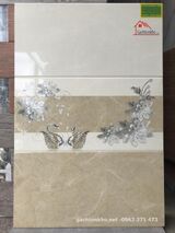 Gạch ốp tường phòng khách 300x600 vàng kem